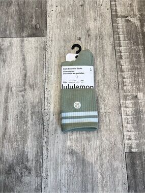 Lululemon Daily Essential Crew Length Socks Unisex Size L (W) 9.5-12 (M) 8-10.5